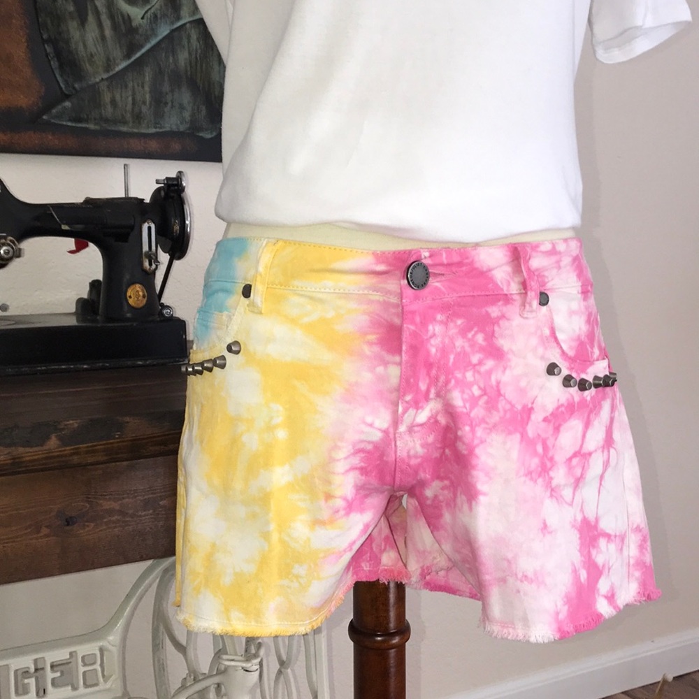 Romeo & Juliet Couture shorts size 28